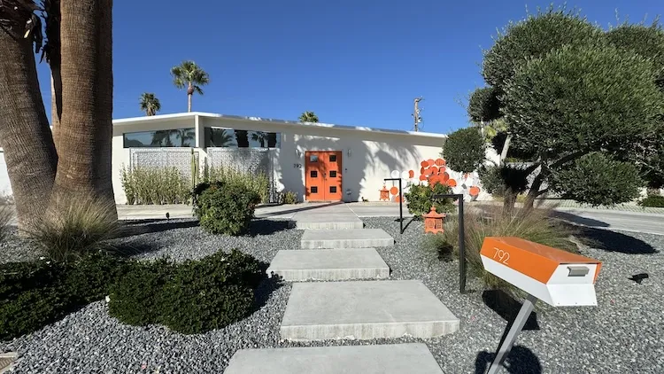 mid century homes in Palm Springs