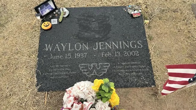 Waylon jennings grave in Mesa AZ